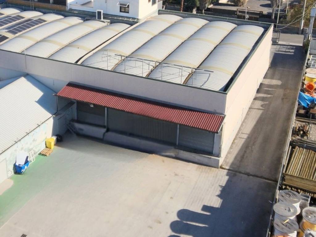 locale commerciale in vendita a Volla