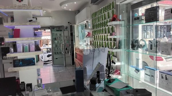 locale commerciale in vendita a Volla