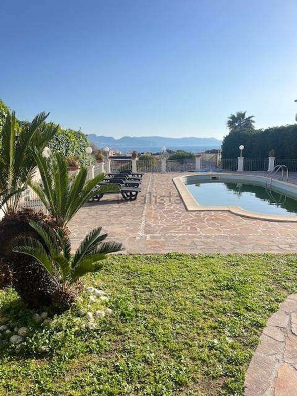 casa indipendente in vendita a Trecase