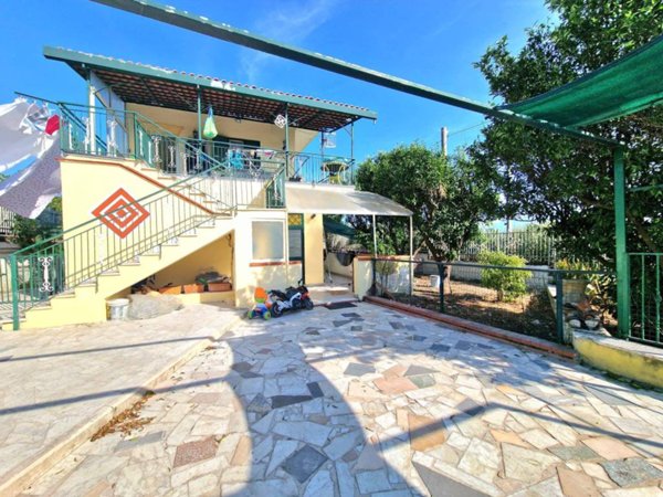 casa indipendente in vendita a Trecase