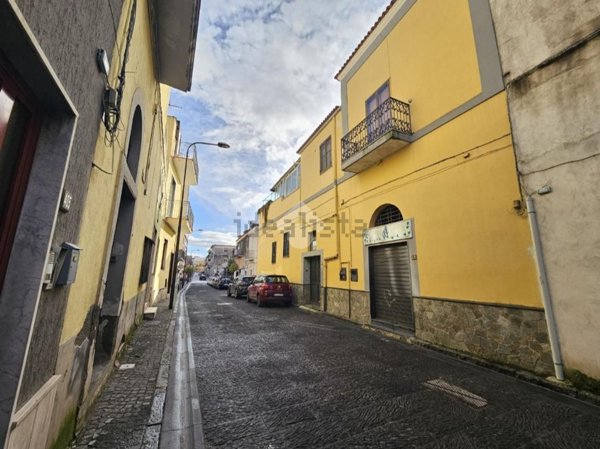 locale commerciale in vendita a Trecase