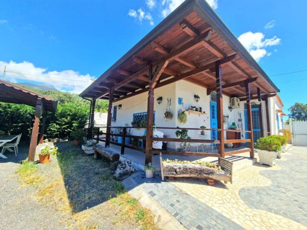 casa indipendente in vendita a Trecase