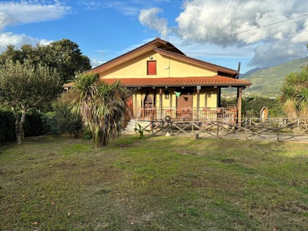 casa indipendente in vendita ad Aiello del Sabato