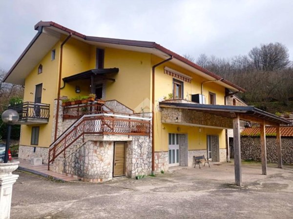 casa indipendente in vendita ad Aiello del Sabato