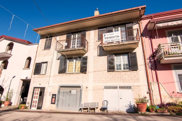 casa semindipendente in vendita ad Aiello del Sabato