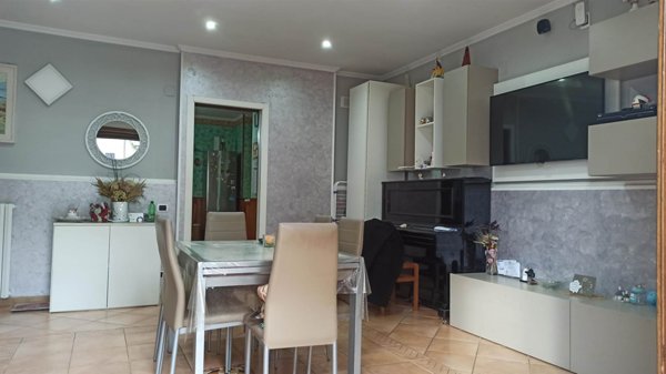 casa indipendente in vendita ad Aiello del Sabato in zona Sabina