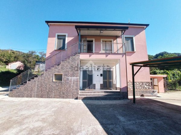 casa indipendente in vendita ad Aiello del Sabato