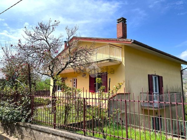 casa indipendente in vendita ad Aiello del Sabato