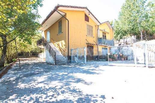 casa indipendente in vendita ad Aiello del Sabato