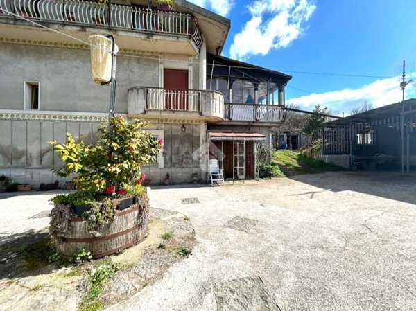 casa indipendente in vendita ad Aiello del Sabato