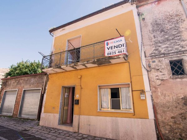 casa semindipendente in vendita ad Aiello del Sabato
