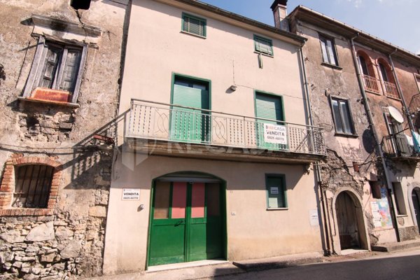 casa semindipendente in vendita ad Aiello del Sabato