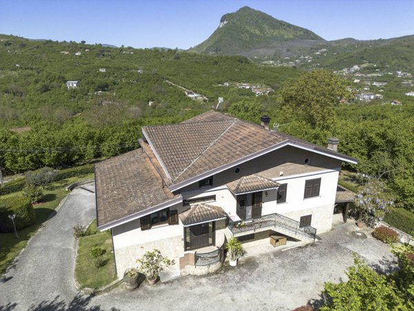 casa indipendente in vendita ad Aiello del Sabato