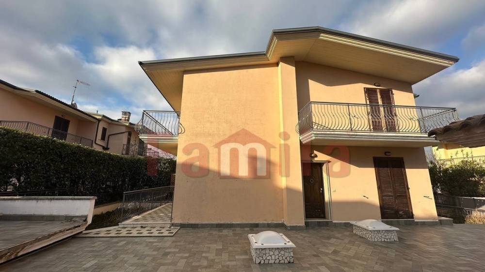 casa indipendente in vendita ad Aiello del Sabato