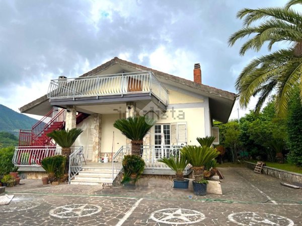 casa indipendente in vendita ad Aiello del Sabato
