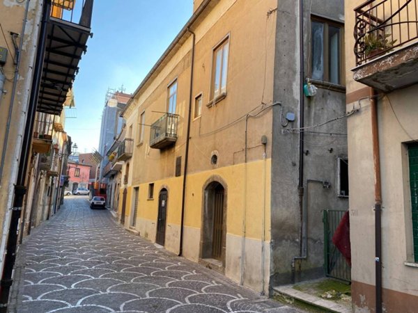casa indipendente in vendita ad Aiello del Sabato