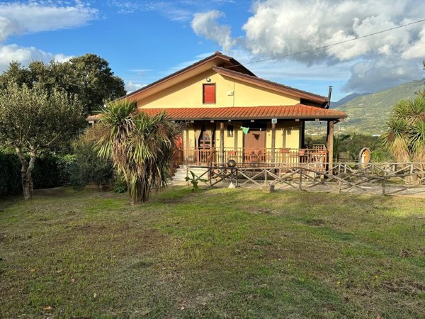 casa indipendente in vendita ad Aiello del Sabato