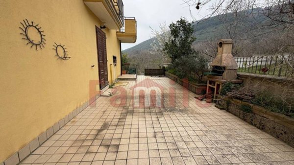 casa indipendente in vendita ad Aiello del Sabato