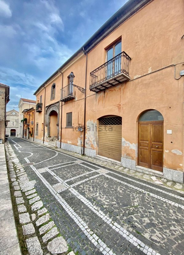 casa indipendente in vendita ad Aiello del Sabato in zona Sabina
