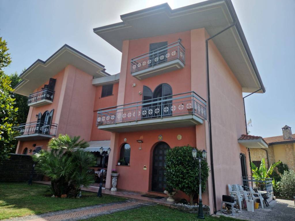 casa indipendente in vendita ad Aiello del Sabato in zona Sabina