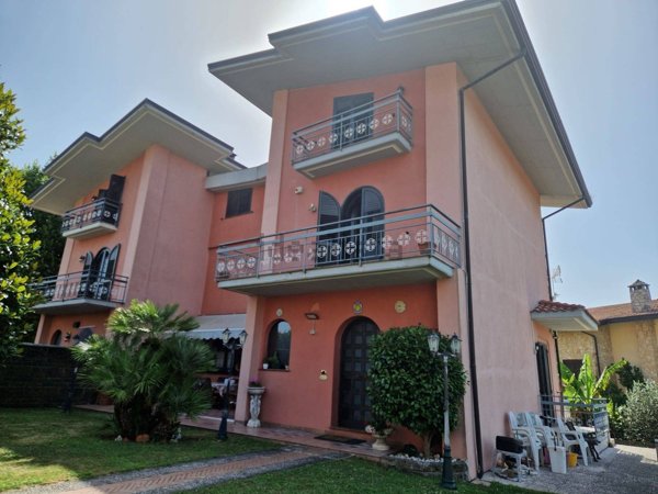casa indipendente in vendita ad Aiello del Sabato in zona Sabina