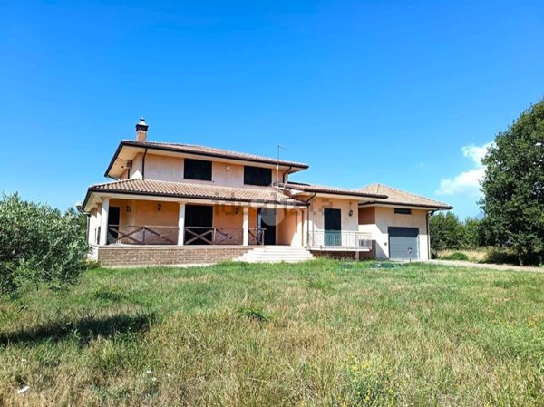 casa indipendente in vendita ad Aiello del Sabato in zona Sabina