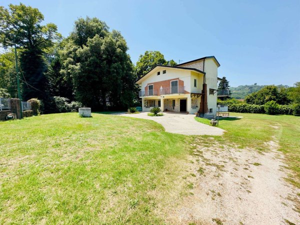 casa indipendente in vendita ad Aiello del Sabato in zona San Raffaele