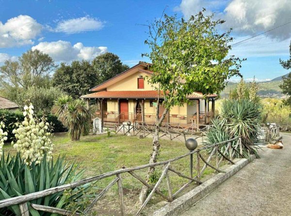 casa indipendente in vendita ad Aiello del Sabato in zona San Raffaele