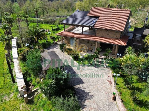 casa indipendente in vendita ad Altavilla Irpina