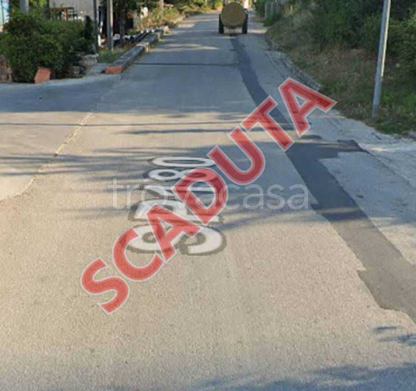 locale commerciale in vendita ad Andretta