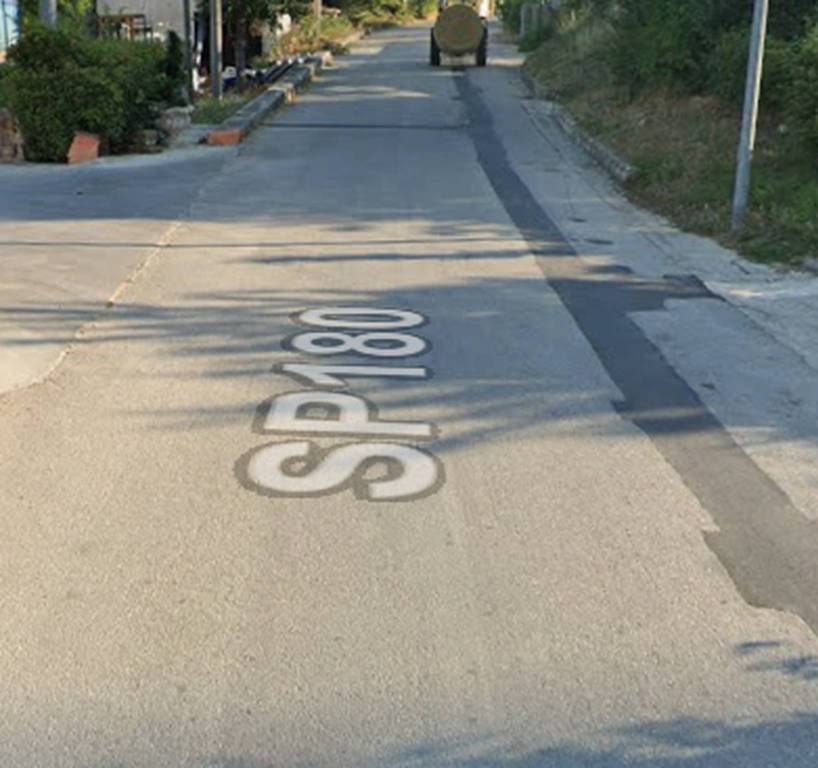 locale commerciale in vendita ad Andretta