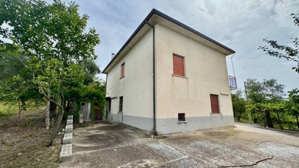 casa indipendente in vendita ad Andretta