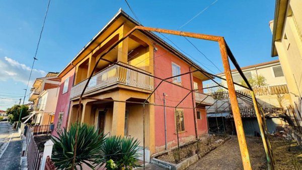 casa indipendente in vendita ad Andretta