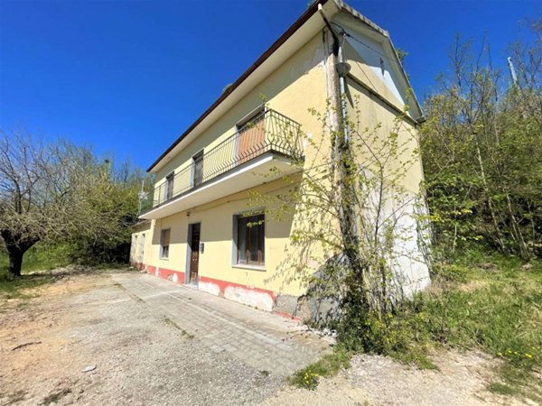 casa indipendente in vendita ad Ariano Irpino