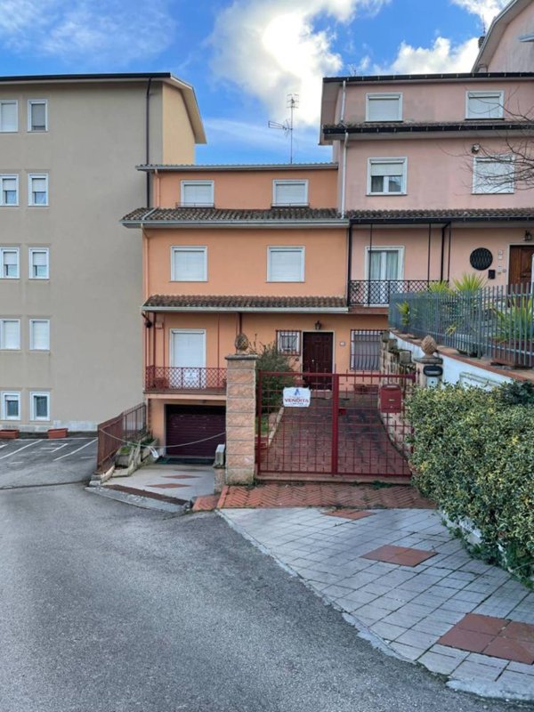 casa indipendente in vendita ad Ariano Irpino