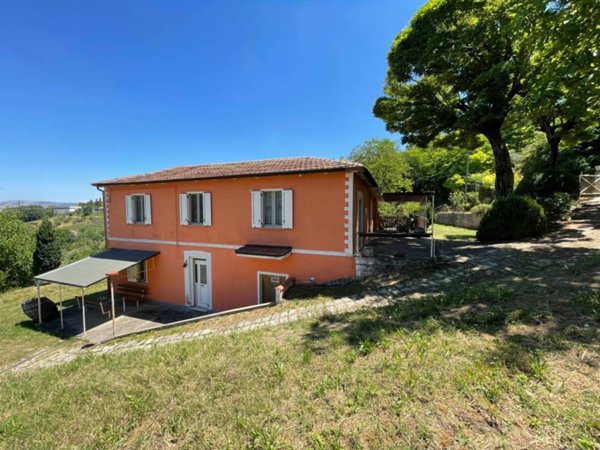 casa indipendente in vendita ad Ariano Irpino