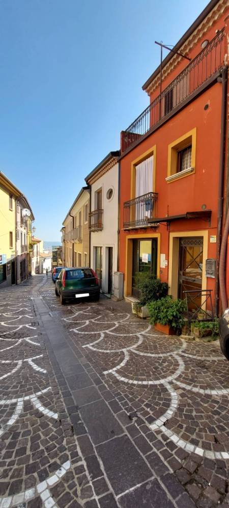 locale commerciale in vendita ad Ariano Irpino