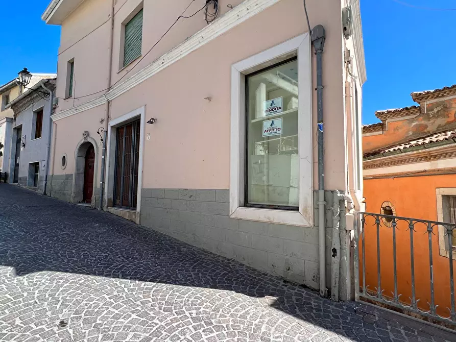 locale commerciale in vendita ad Ariano Irpino