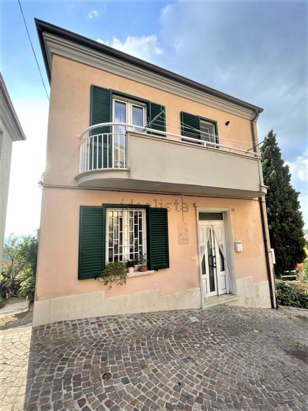 casa indipendente in vendita ad Ariano Irpino