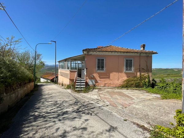 casa indipendente in vendita ad Ariano Irpino