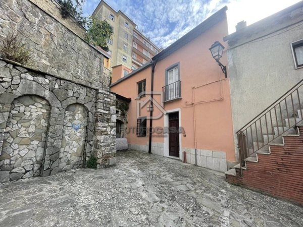 casa indipendente in vendita ad Ariano Irpino