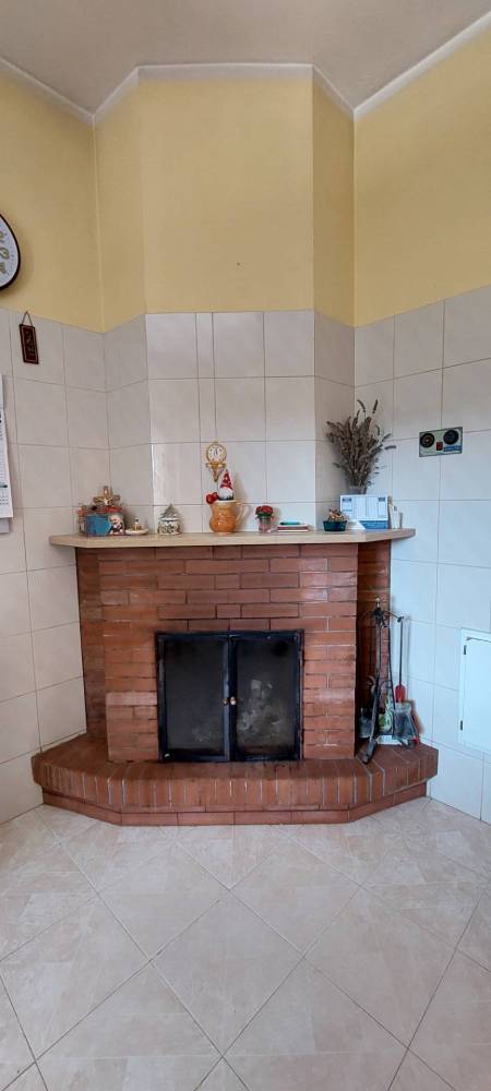 casa indipendente in vendita ad Ariano Irpino in zona Cardito