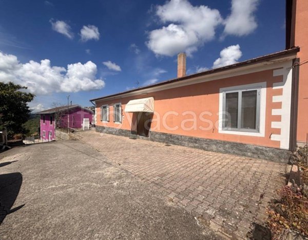 casa indipendente in vendita ad Ariano Irpino in zona Martiri