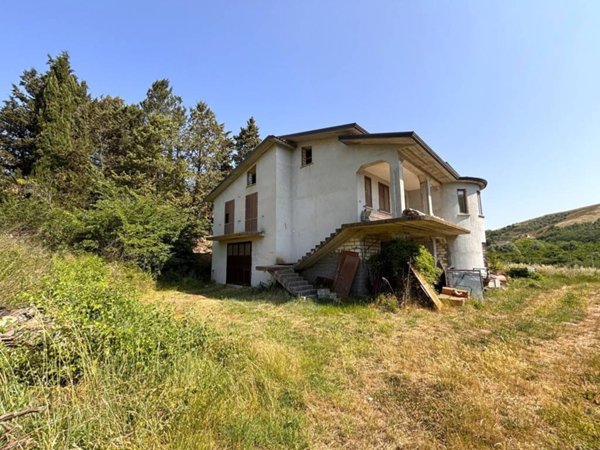 casa indipendente in vendita ad Ariano Irpino in zona Martiri