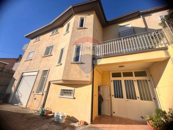 casa indipendente in vendita ad Ariano Irpino