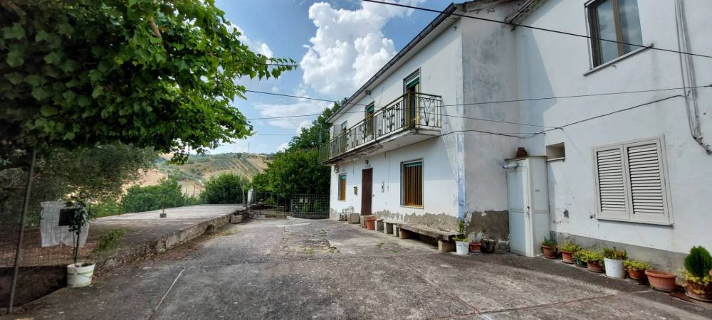 casa indipendente in vendita ad Ariano Irpino