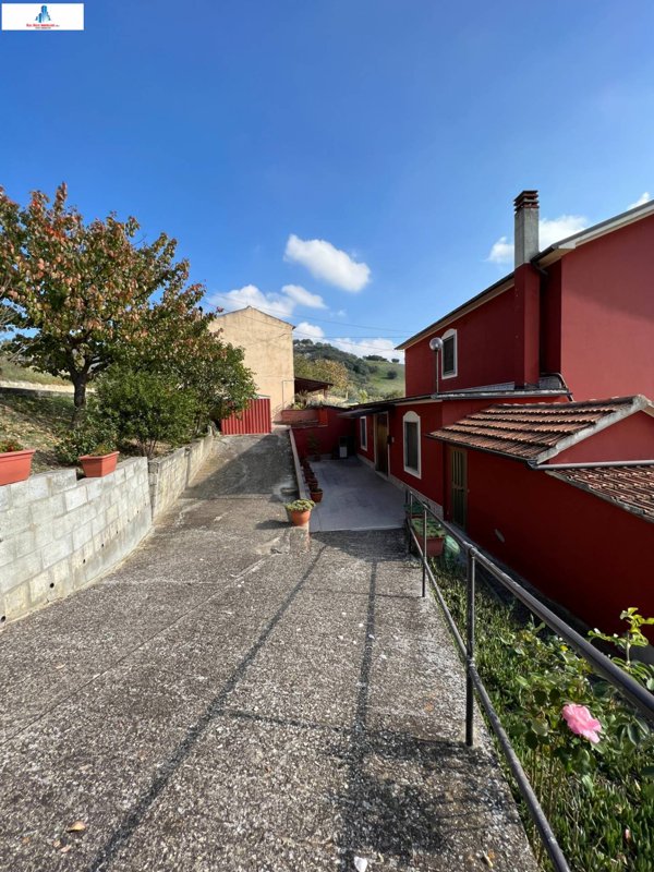 casa indipendente in vendita ad Ariano Irpino