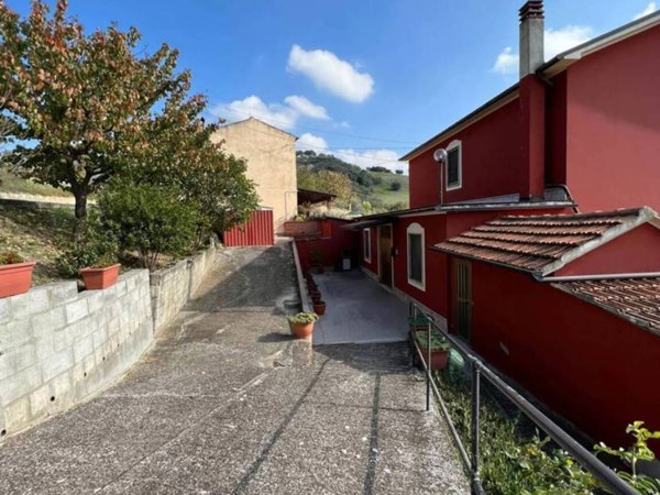 casa indipendente in vendita ad Ariano Irpino