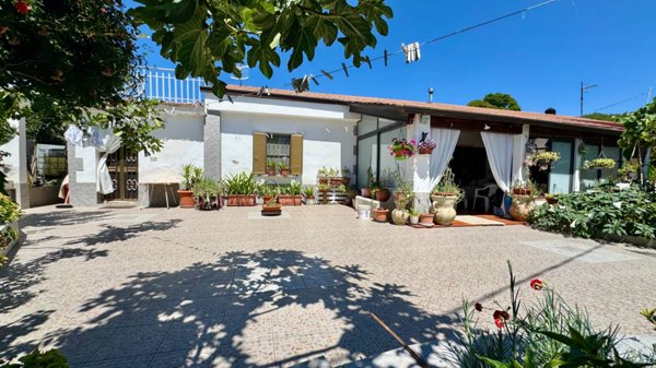 casa indipendente in vendita ad Ariano Irpino in zona Martiri