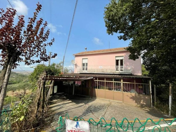casa indipendente in vendita ad Ariano Irpino